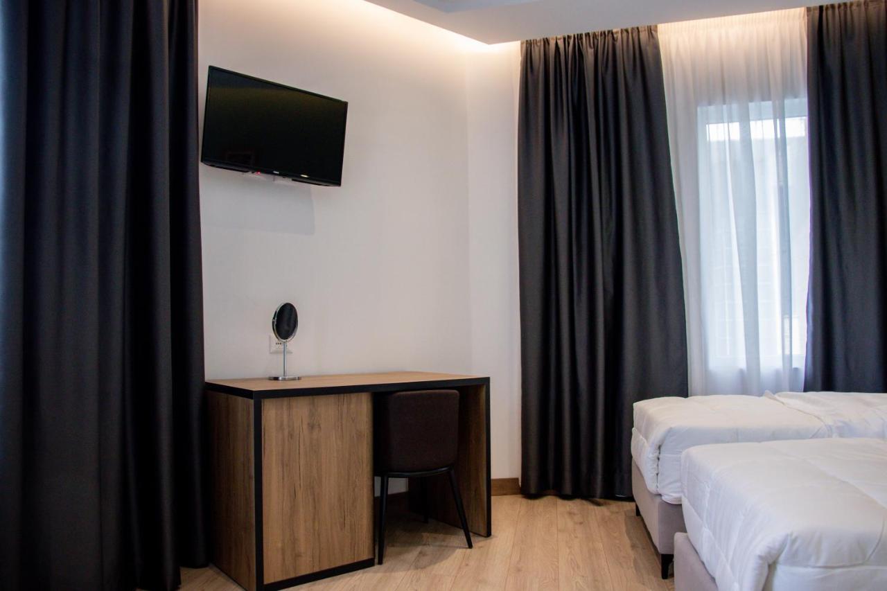 Hotel Blini Shkodër Exteriör bild