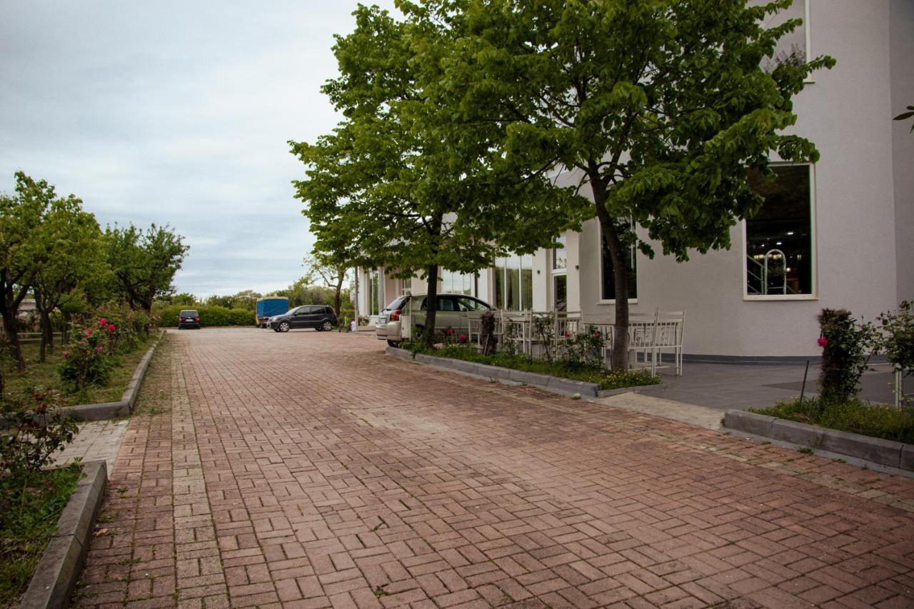 Hotel Blini Shkodër Exteriör bild