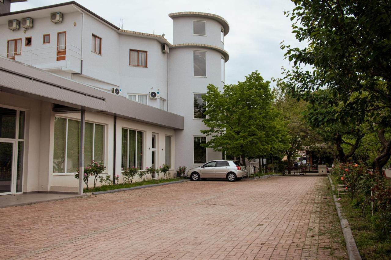 Hotel Blini Shkodër Exteriör bild