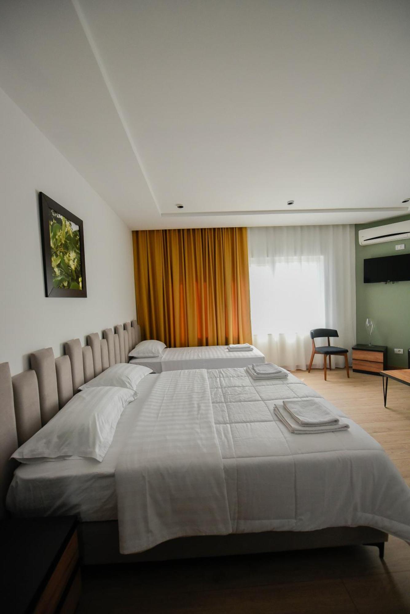 Hotel Blini Shkodër Exteriör bild